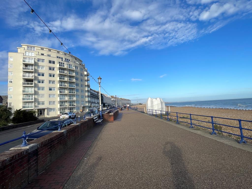 Lot: 131 - PENTHOUSE FLAT WITH STUNNING VIEWS OF SEAFRONT AND SURROUNDING COUNTRYSIDE - View of Metropole Court with seafront and promenade